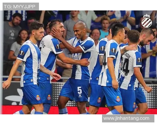 重庆足球队配合变革引发热议助力球队重回巅峰之路